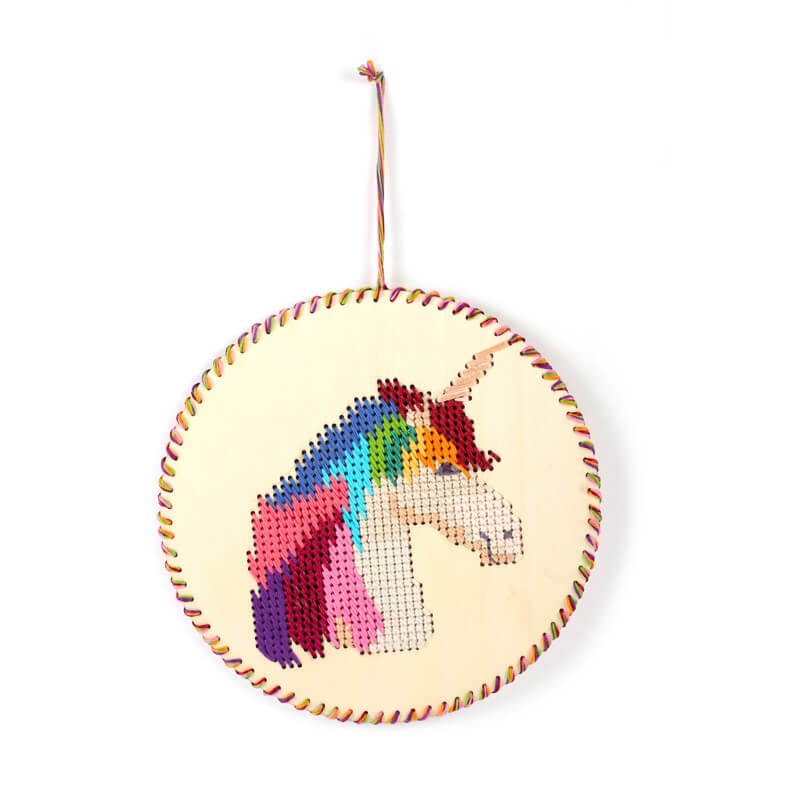Decoratiune lemn brodare unicorn