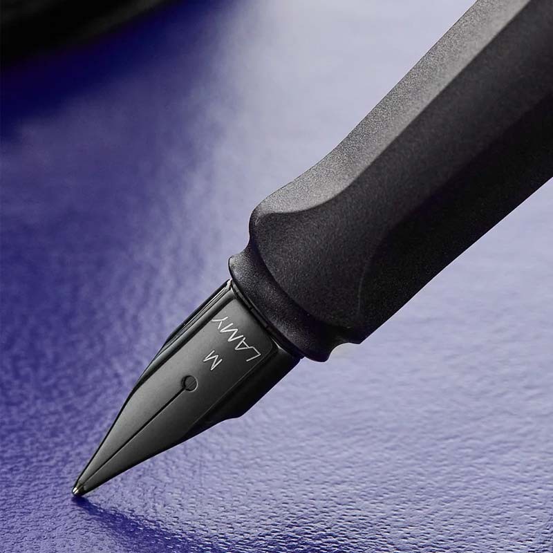 Stilou Safari 0E2 Steel Black Lamy