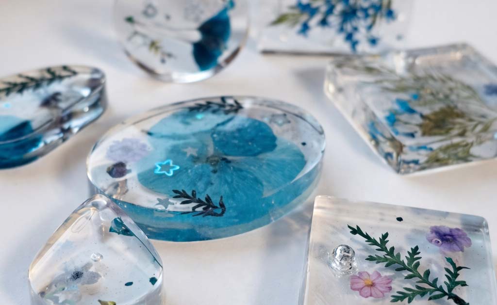 Mărțișoare handmade din rășină epoxidică: ghid complet pentru creații originale