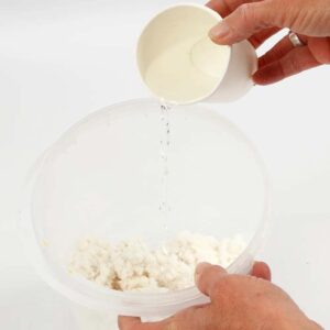 Pasul 1: Pregătirea pastei de papier-mâché