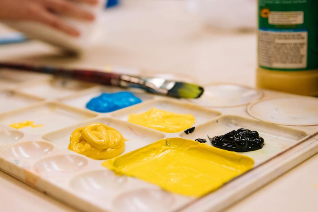 Culori pentru pictura pe sticlă - acrilice sau tempera