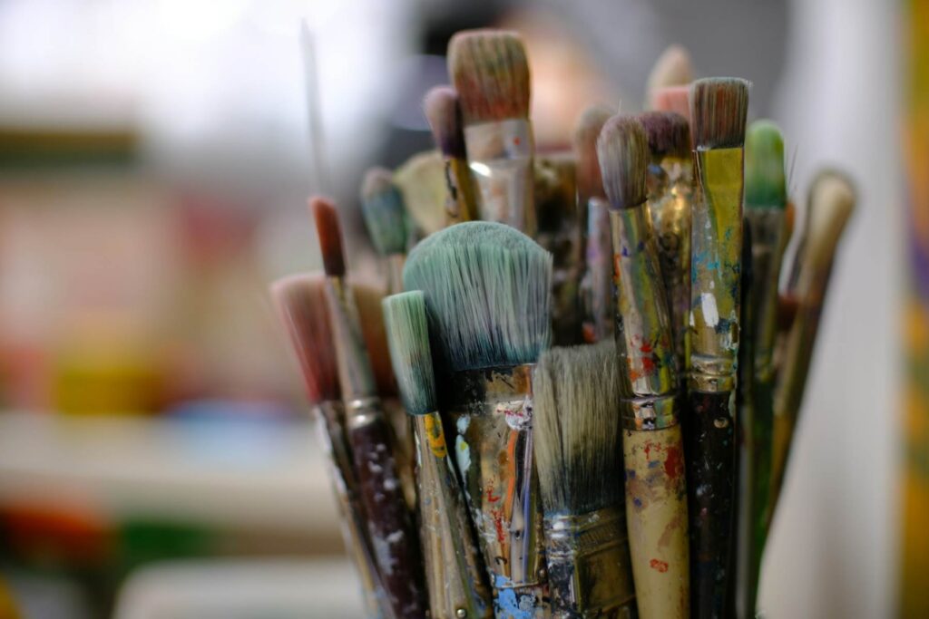 Materialele necesare pentru pictura cu puncte si alegerea culorilor - pensule de pictura